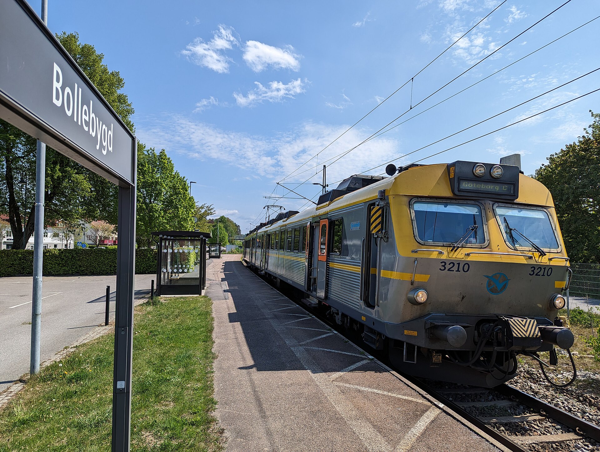 A yellow-and-blue Västtåg train standing at Bollebygd railway station.