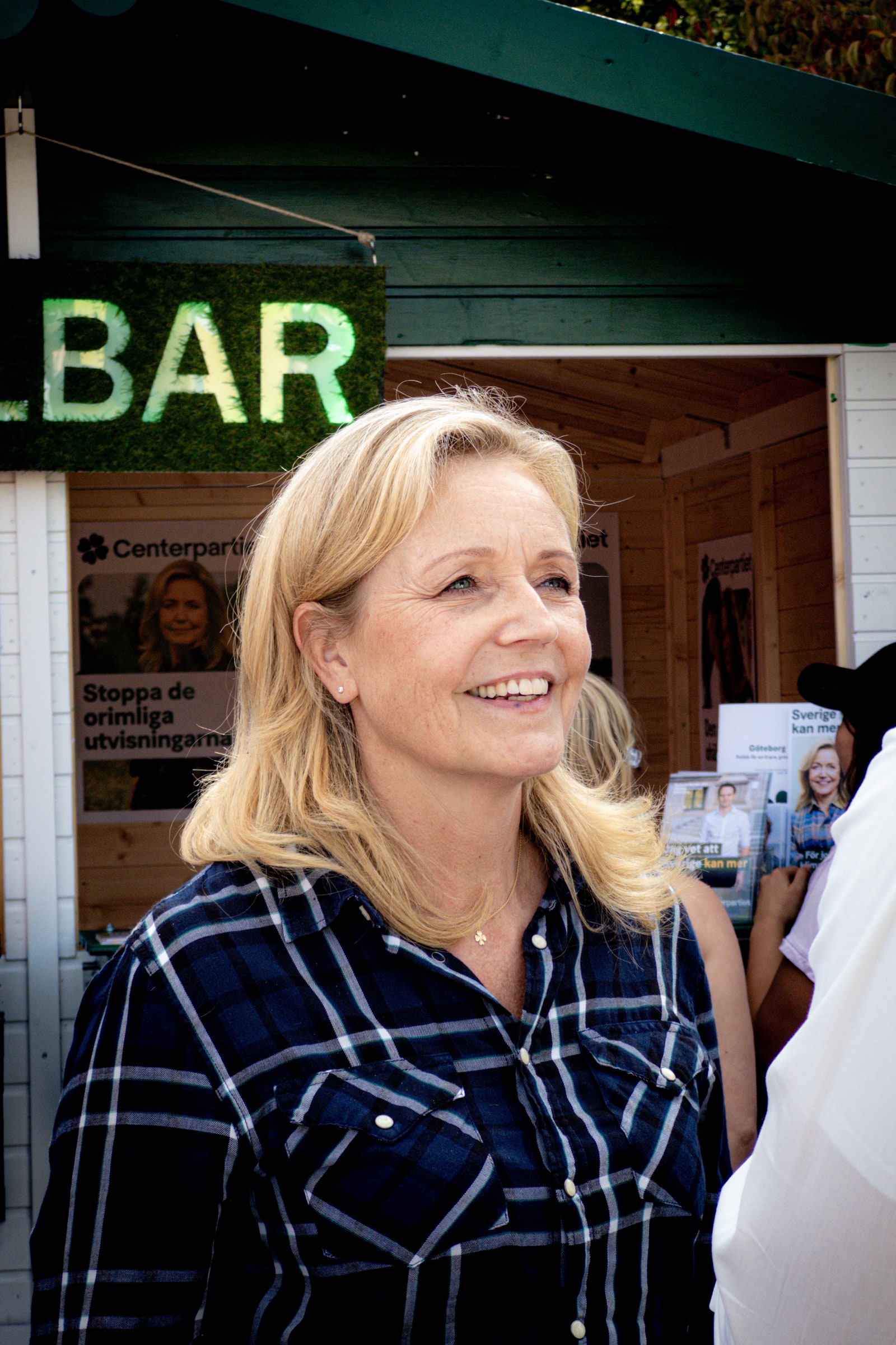 Elisabeth Thand Ringqvist at a Centre Party campaign booth in Gothenburg on 27 August 2026.