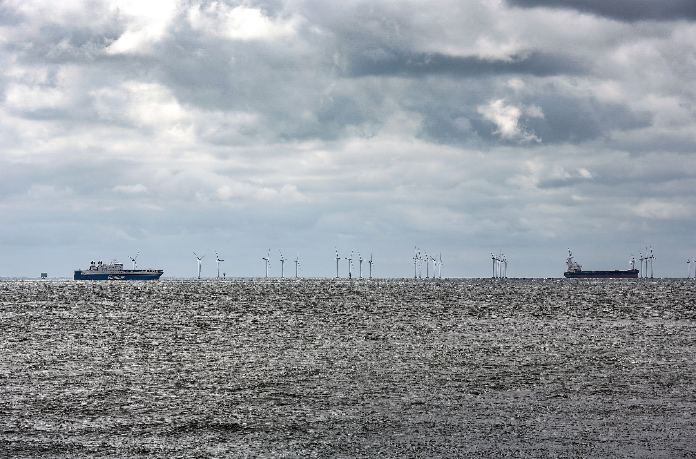 Offshore turbines at Lillgrund in Öresund, photographed in June 2017.
