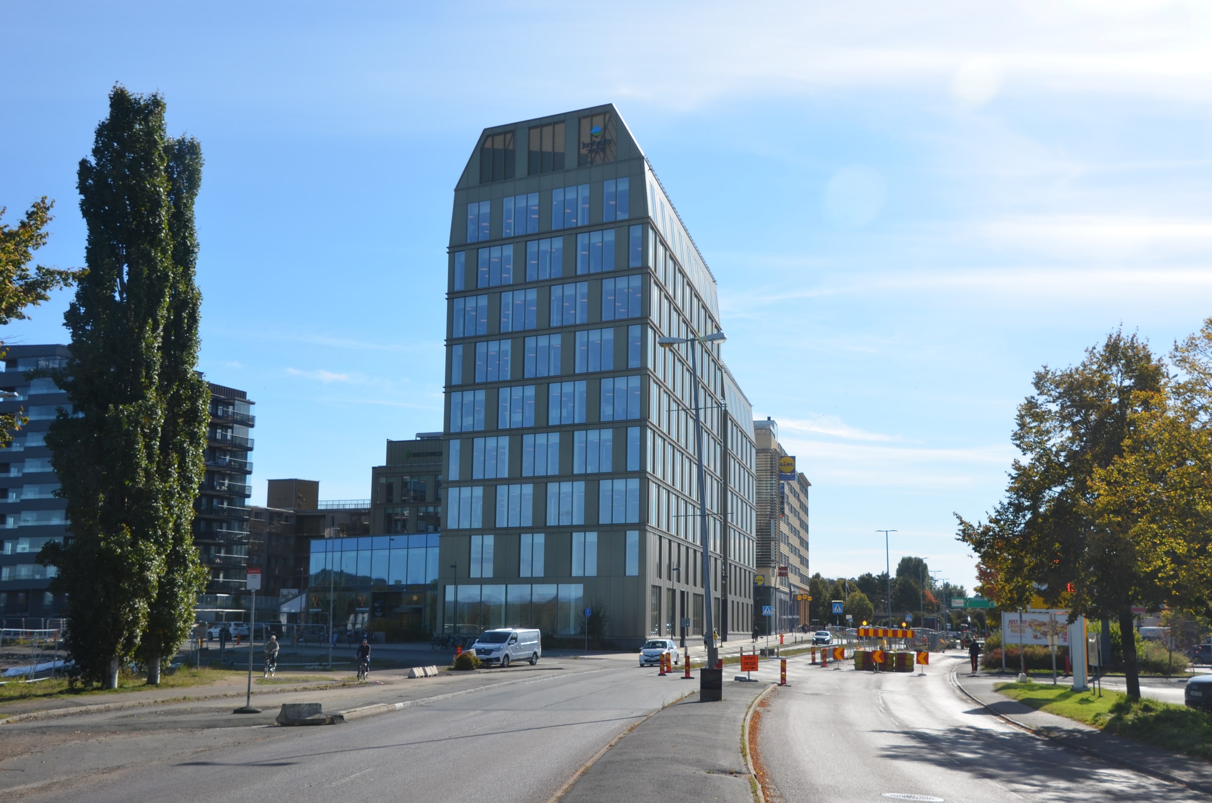 The Forest Agency’s tall headquarters building beside a road at Skeppsbron in Jönköping.