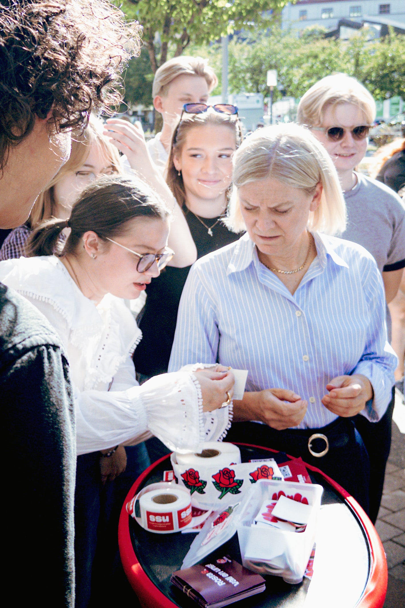 Magdalena Andersson meets students outside Burgårdens gymnasium in Gothenburg in August2026.