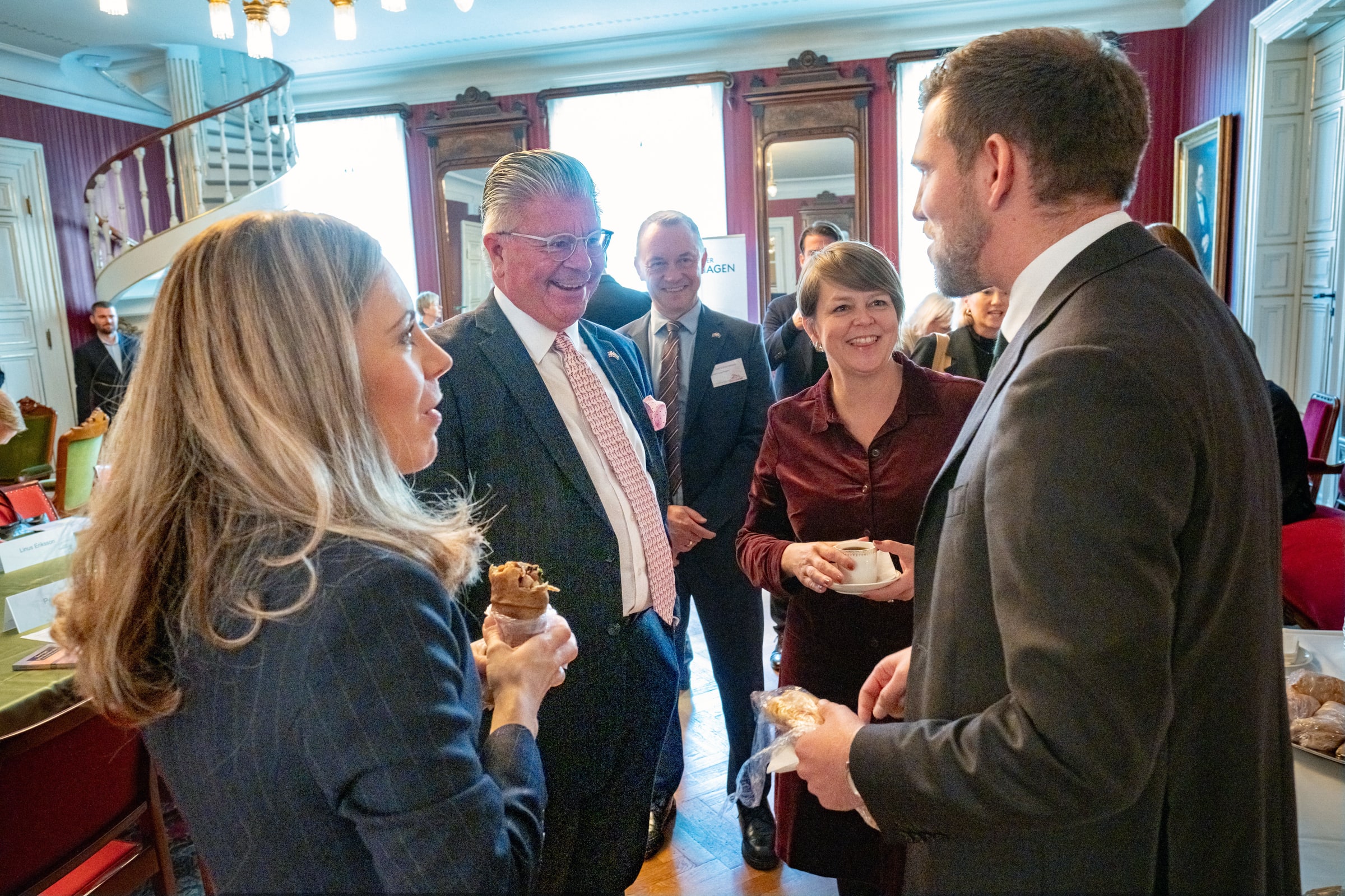 Jessica Rosencrantz, left, talks with other officials at Malmö Rådhus on 1 October 2025.