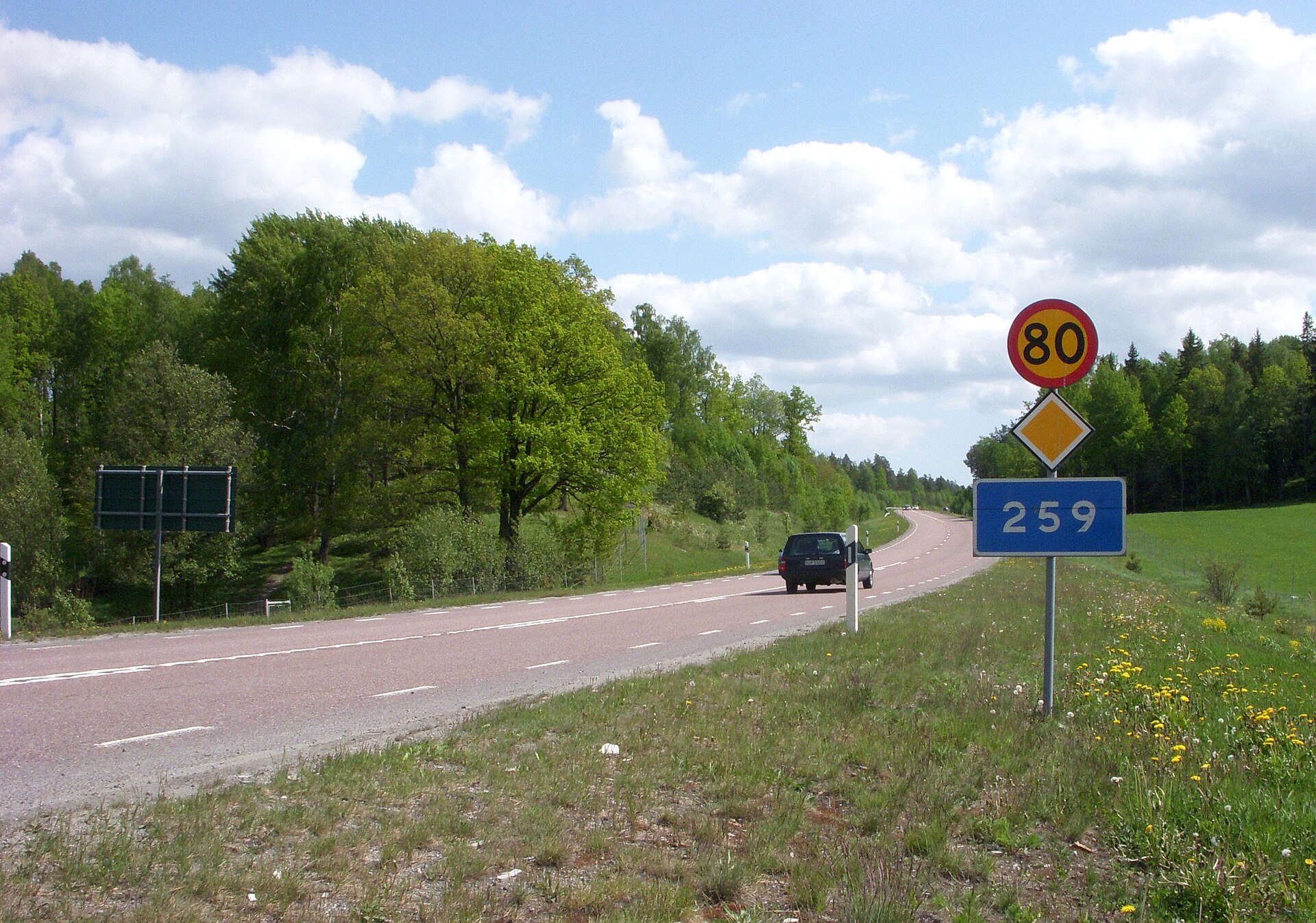 An existing section of Route 259, Södertörnsleden, east of Gladö kvarn in 2011.