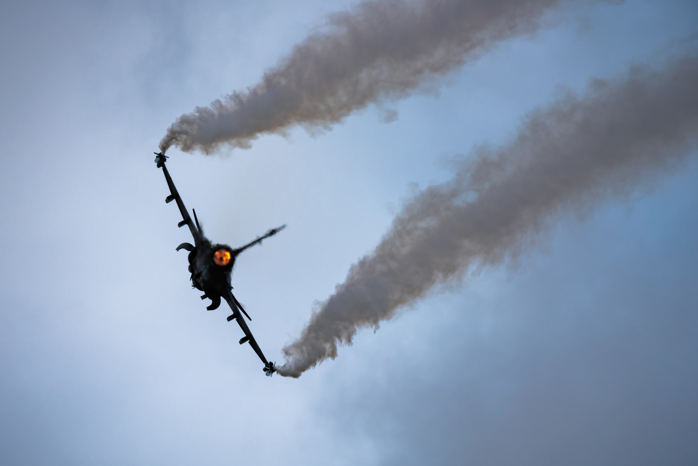 A Swedish Air Force Gripen banks with wingtip smoke trails at the Royal International Air Tattoo in England on 16 July 2023.