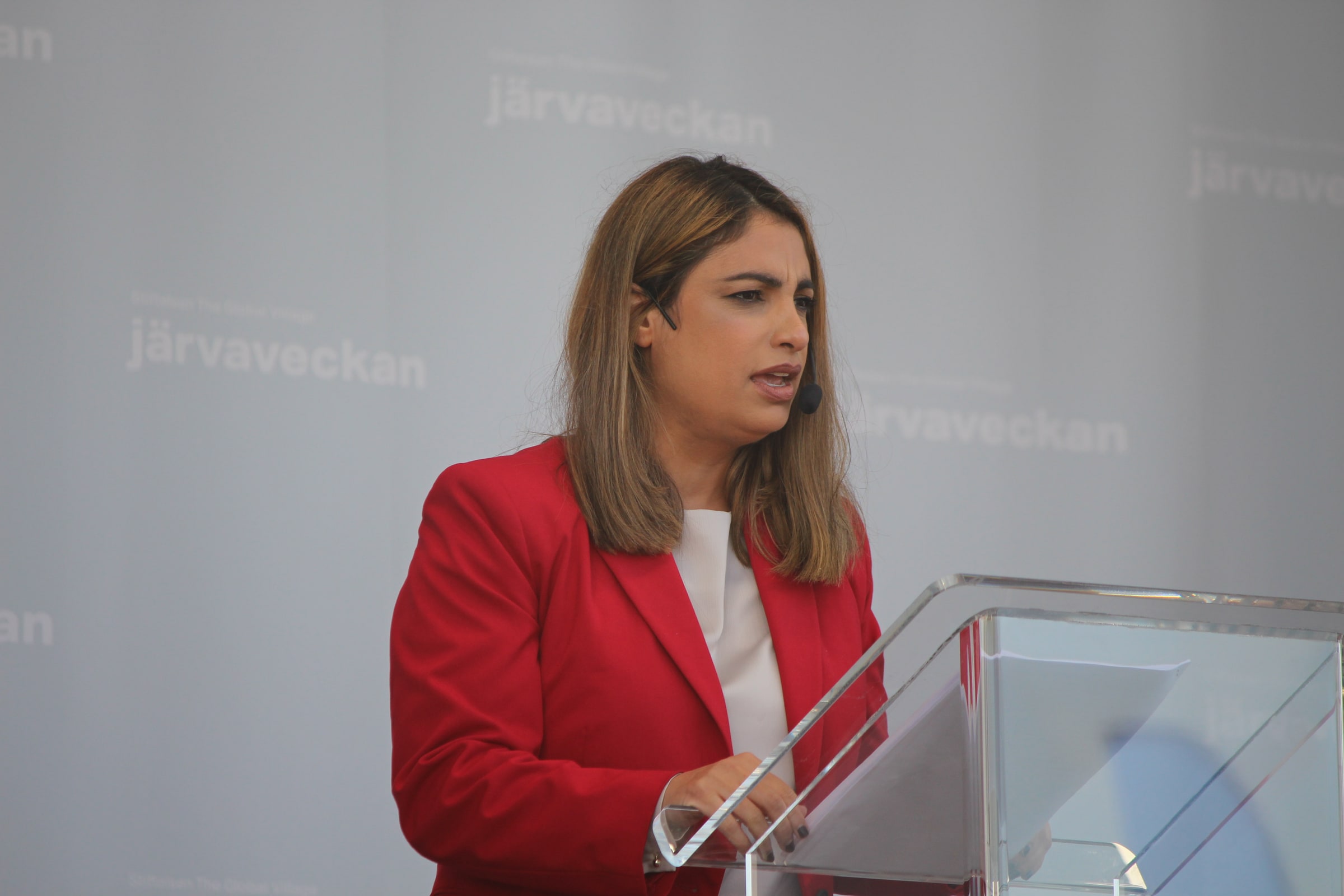 Left Party leader Nooshi Dadgostar speaking at Järvaveckan in 2022.