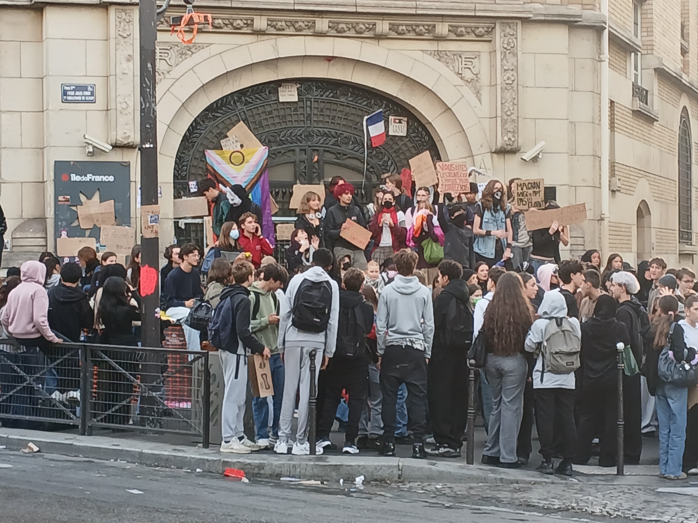 People holding placards outside Lycée Jules Ferry in Paris on2October2026.