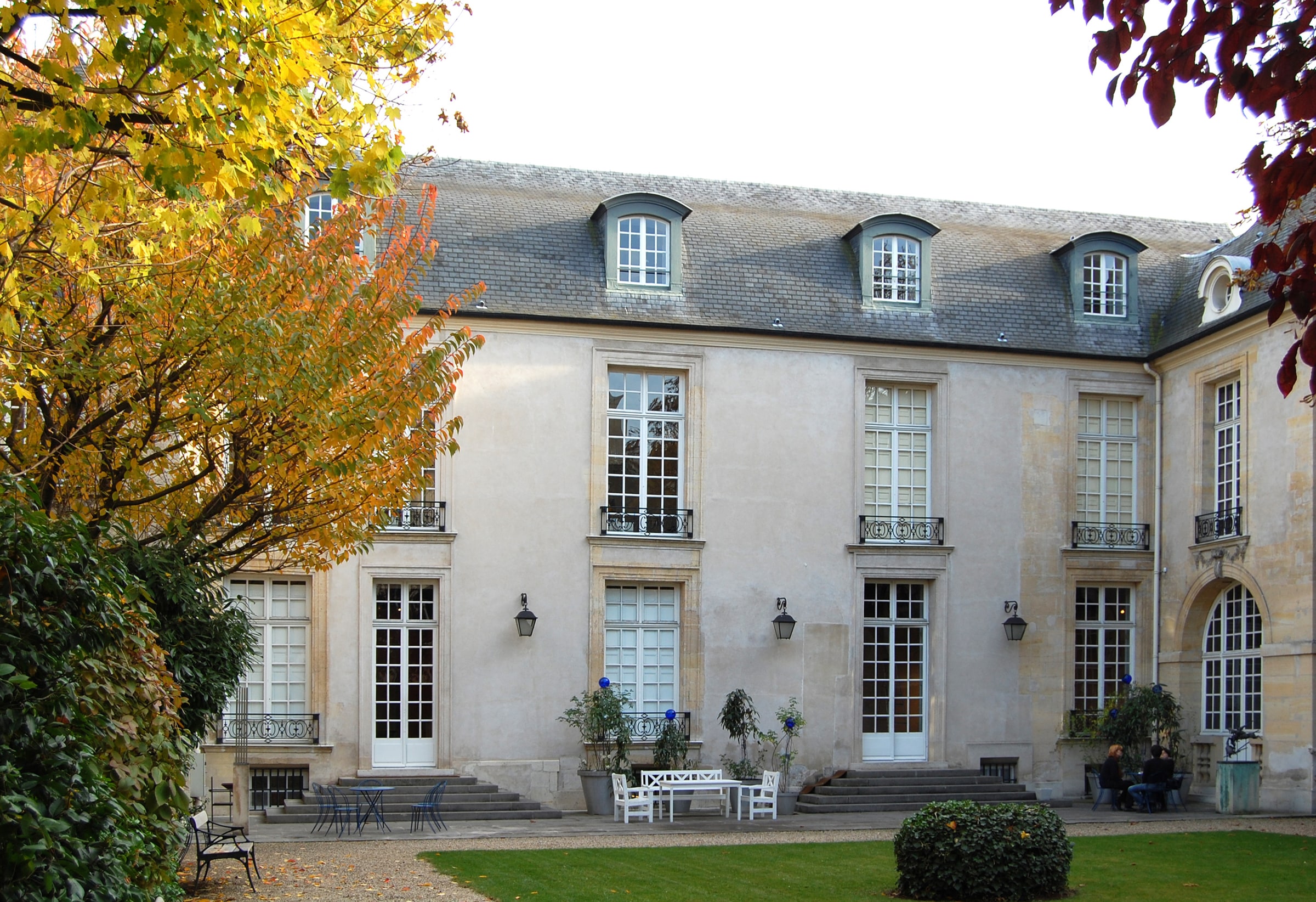 The courtyard facade of the Swedish Institute at Hôtel de Marle in Paris.