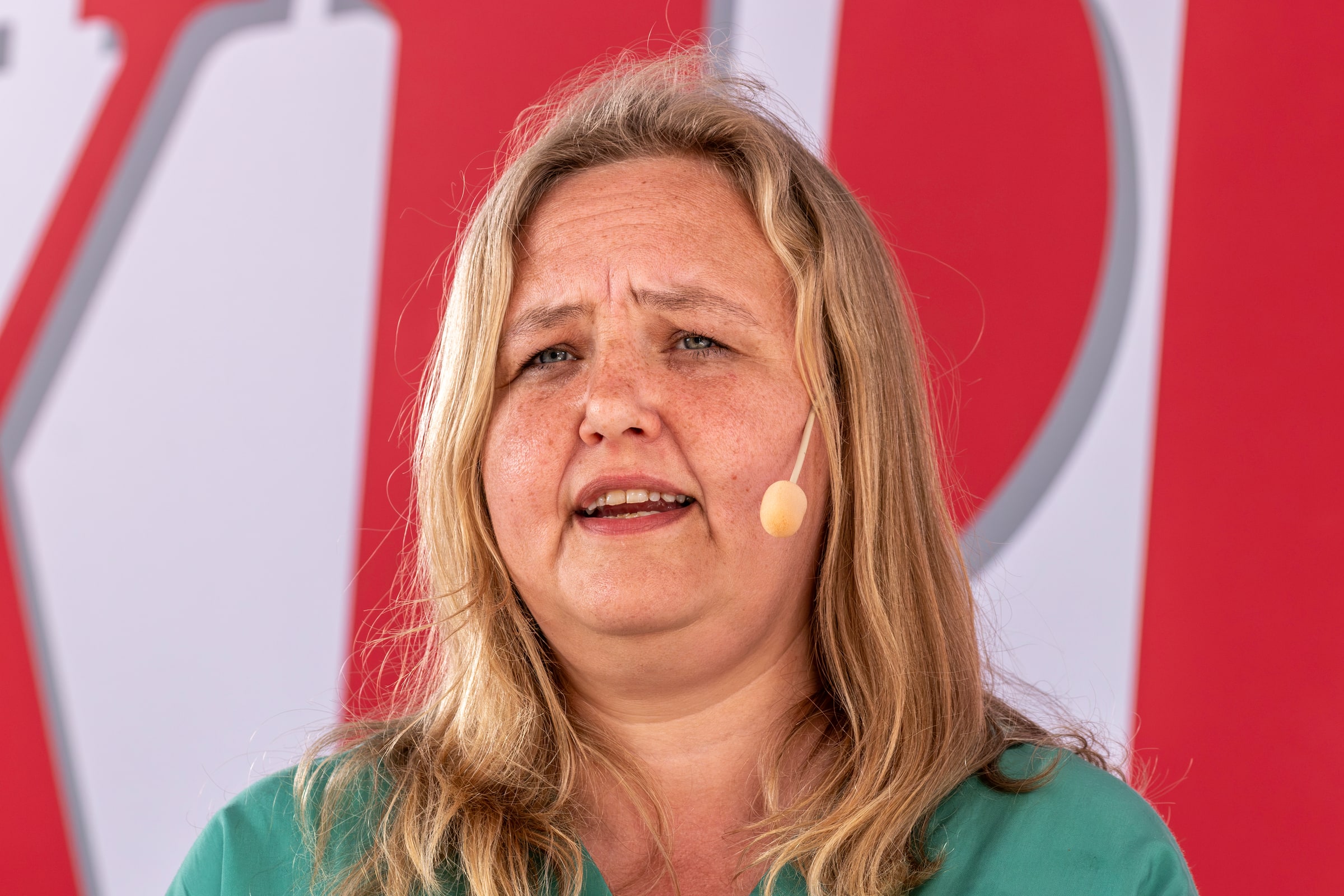 Ida Gabrielsson speaks with a headset microphone at Almedalen on 26 June 2026.