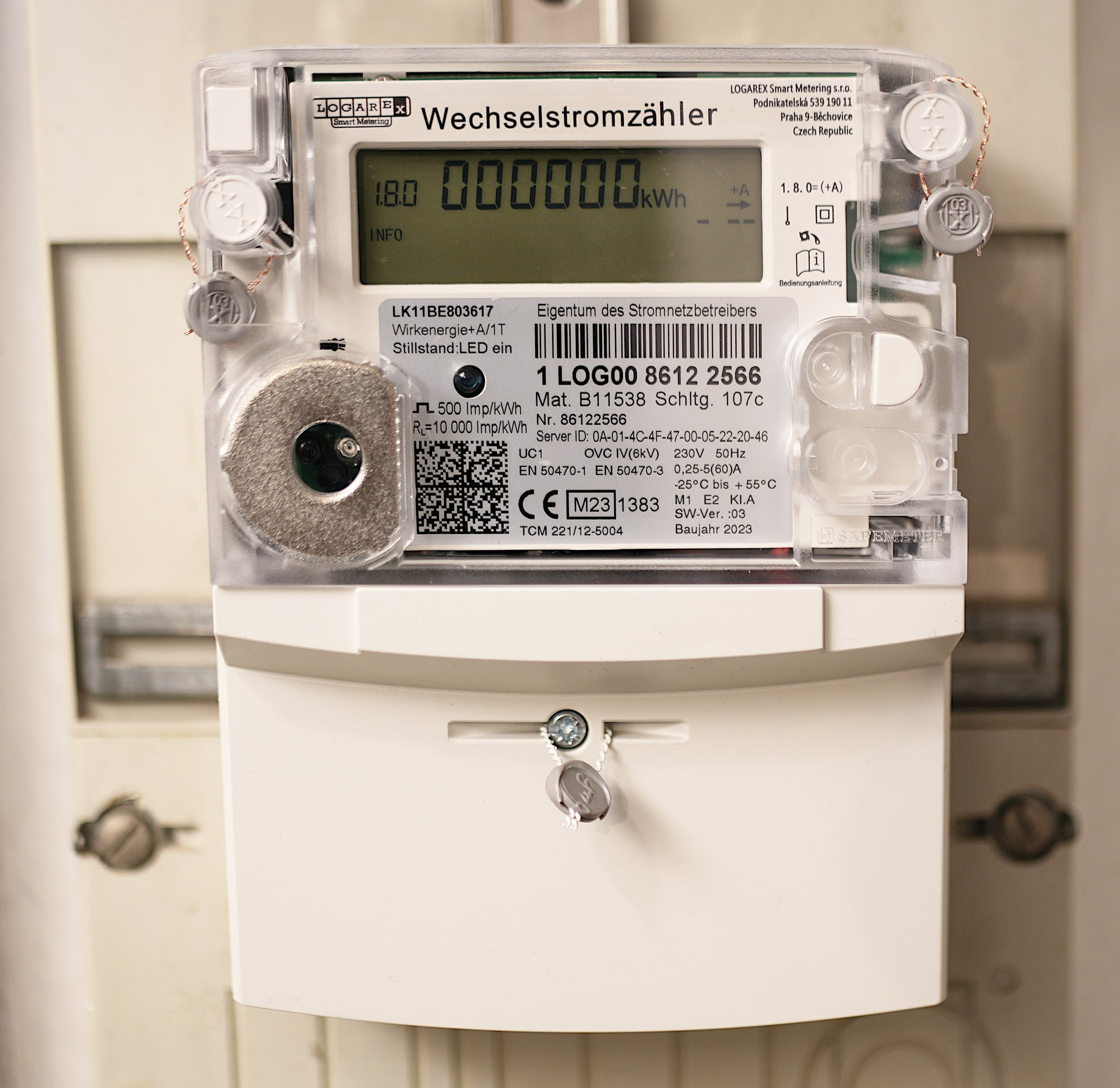A newly installed digital household electricity meter with a zero reading, photographed in Berlin in January 2025.