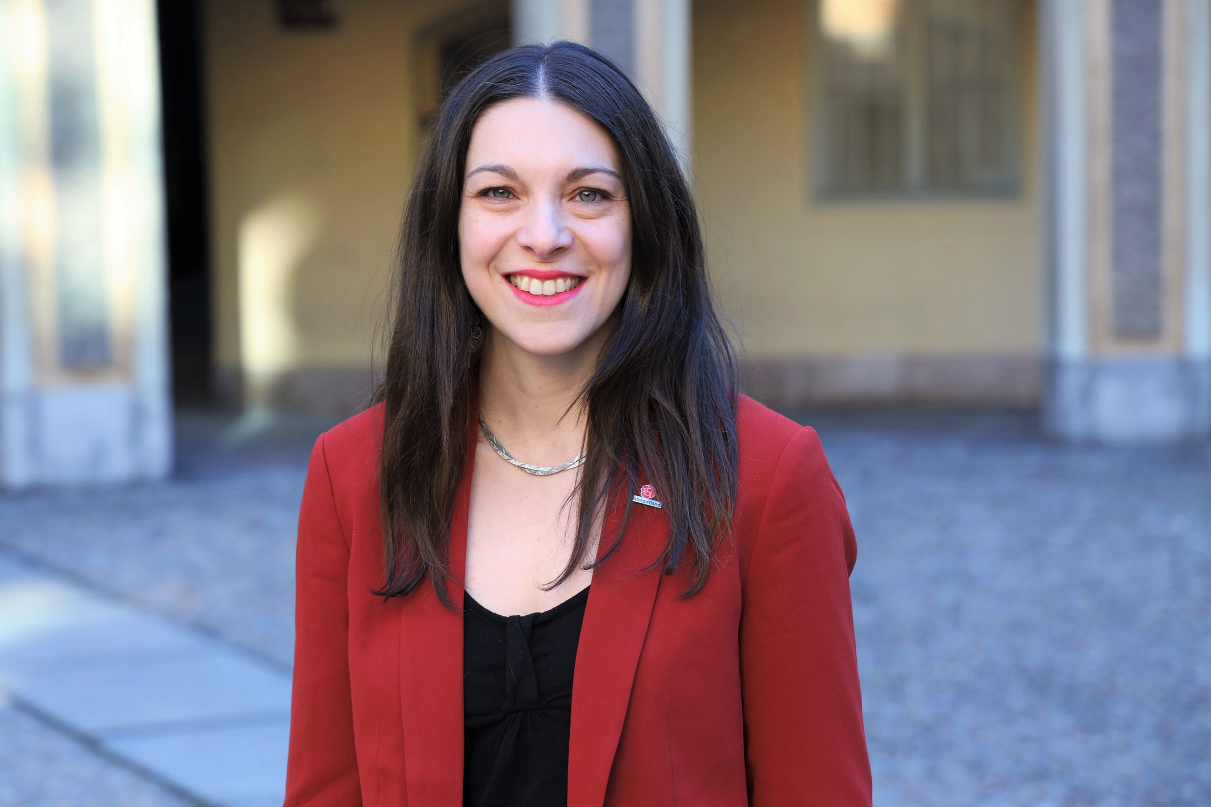 Social Democratic justice policy spokesperson Teresa Carvalho in a red blazer in a 2022 portrait.