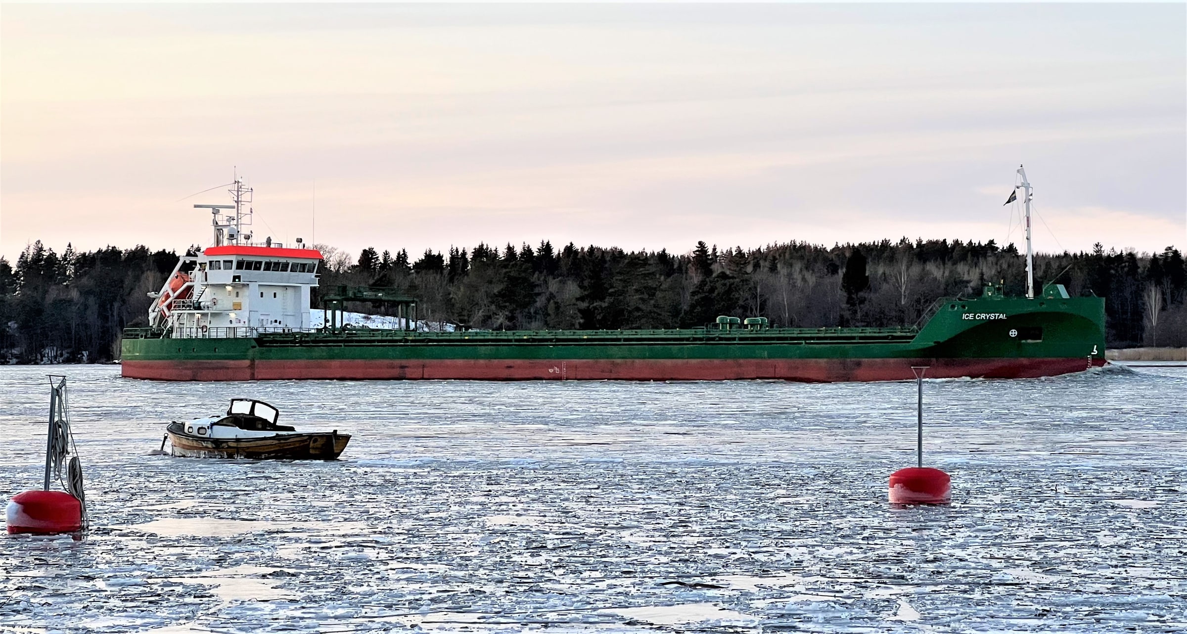 The dry-cargo ship Ice Crystal on Lake Mälaren in January 2022.