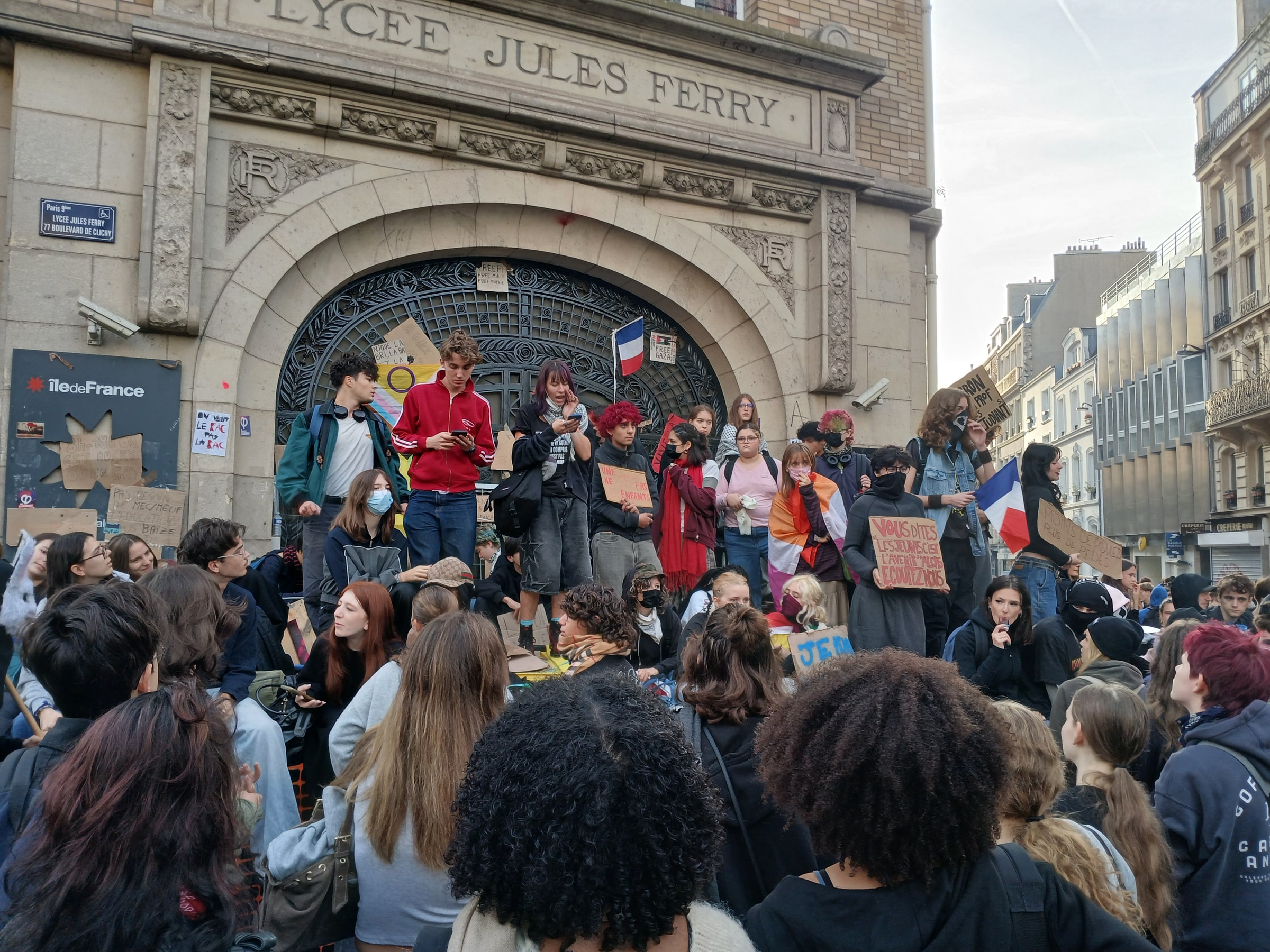 Demonstrators with placards outside Lycée Jules Ferry in Paris on 2 October 2026.